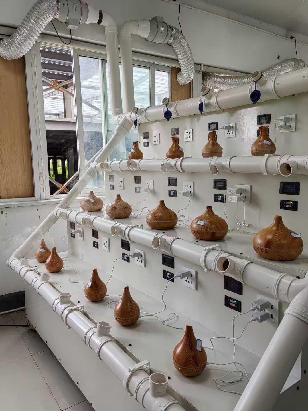 La prova d'envelliment del difusor d'aromes de fusta està en curs